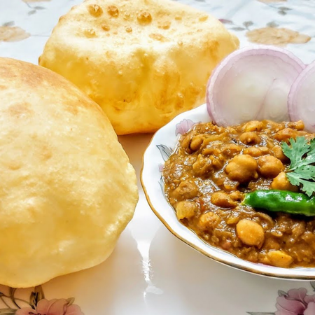 chole bhature (2 PCS)